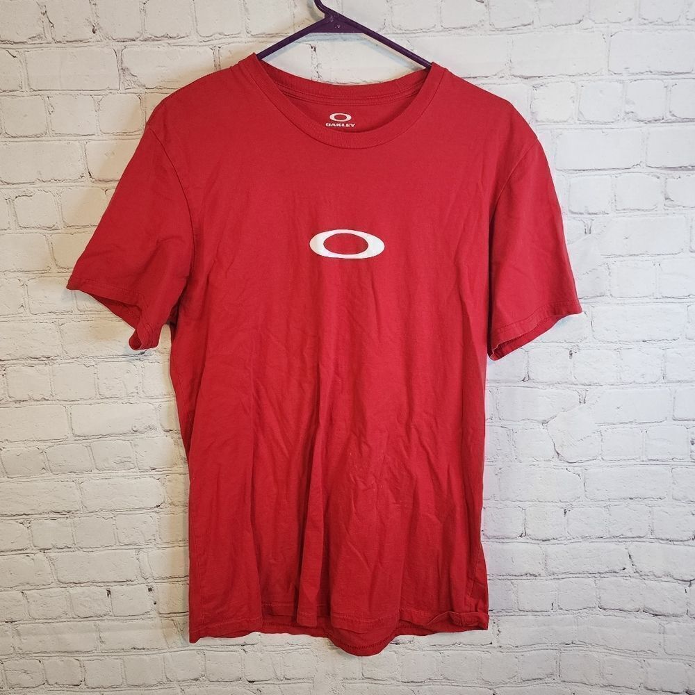 Men's Oakley "regular fit" shirt, size Large